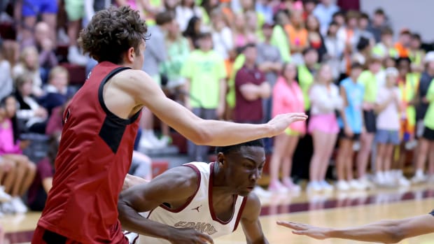 Edmond Memorial's Elijah Brown drives to the basket as Owasso's Jalen Montonati defends during the high school boys basketball game between Edmond Memorial and Owasso at Edmond Memorial High School in Edmond, Okla., Tuesday, Jan. 30, 2024.